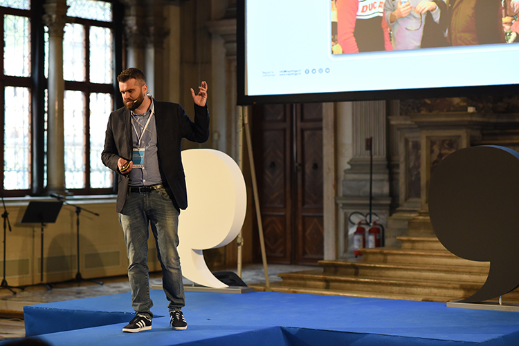 Federico Favot racconta sempre la stessa storia (o forse no). Come cambiare il mondo con un cubo.